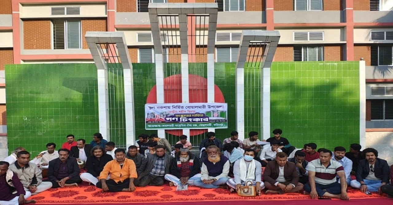 ভুল নকশায় নির্মিত শহীদ মিনার সংস্কারের দাবিতে গণচিৎকার