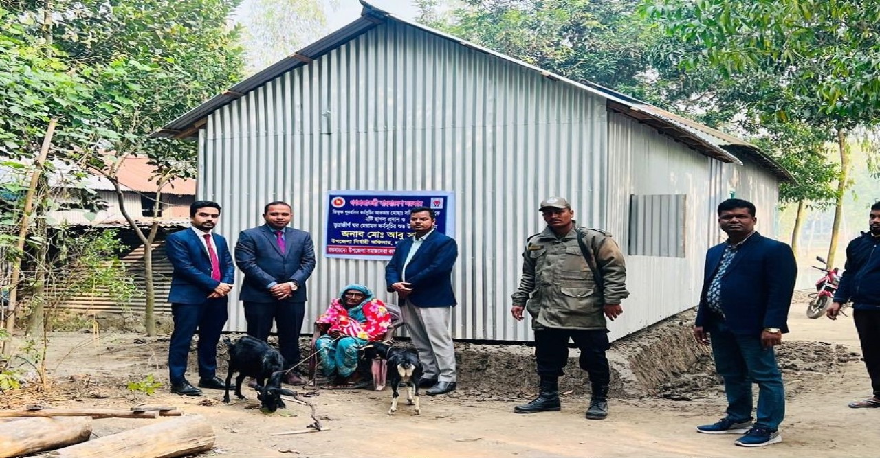 সংবাদ প্রকাশের পর বয়স্ক ভাতা, ঘর-ছাগল পেল ১০৬ বছর বয়সী সহিতন বেওয়া