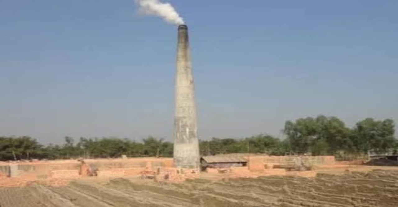 ঠাকুরগাঁওয়ে ৯৯টি লাইসেন্সবিহীন ইটভাটার দাপট: প্রশাসনের ভূমিকা নিয়ে প্রশ্ন।