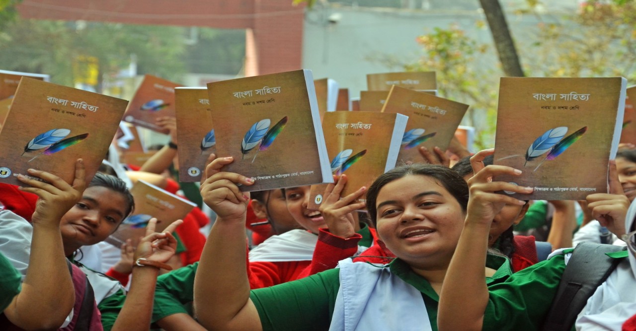 বছরের প্রথমদিনে বই পায়নি সবাই, মন খারাপ শিক্ষার্থীদের