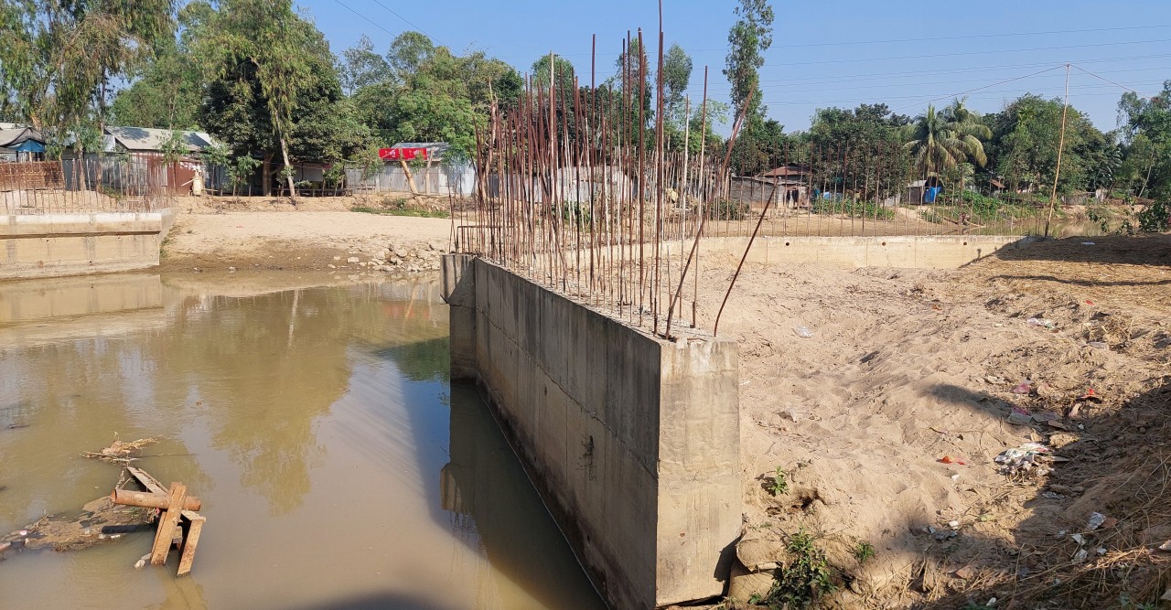 শেরপুরে সেতু নির্মাণকাজ বন্ধে যাতায়াতে চরম ভোগান্তি