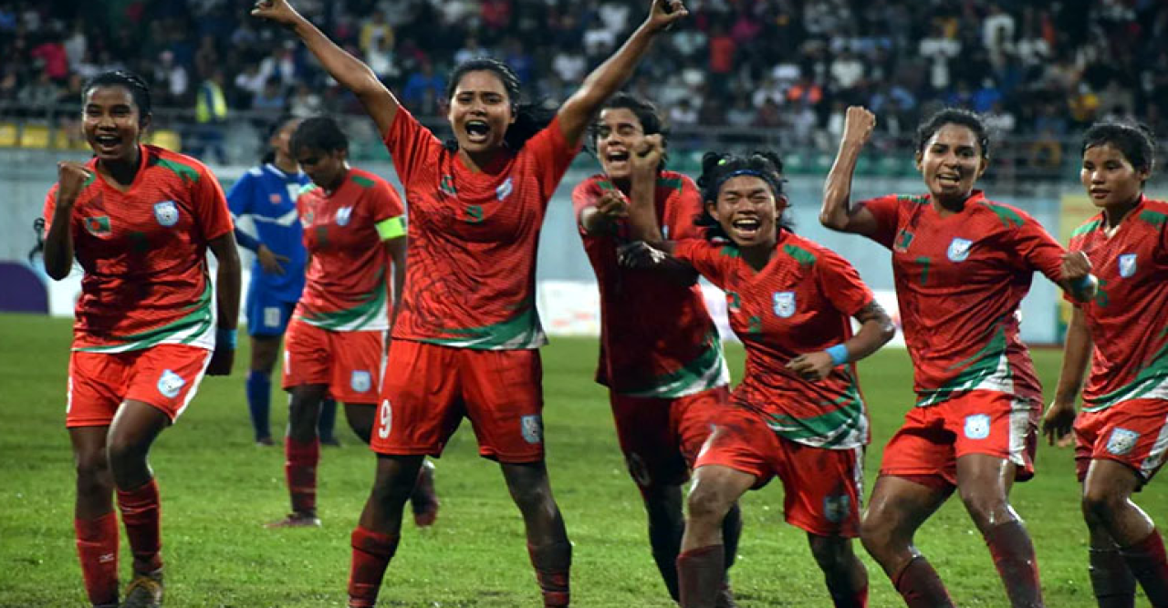 নেপালকে হারিয়ে সাফ চ্যাম্পিয়ন দেশের নারী ফুটবল