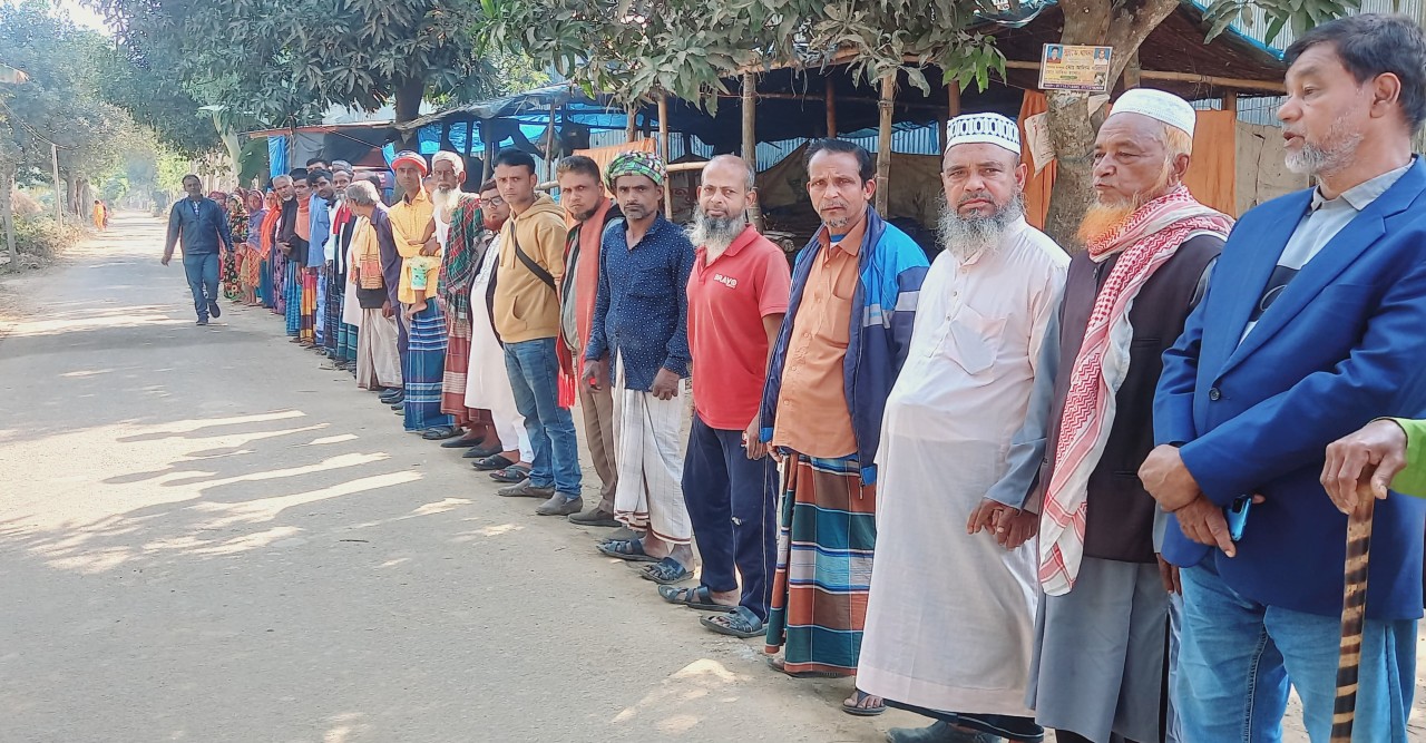 মামলার ফাঁদে গৃহবধূ কারাগারে, এলাকাবাসীর প্রতিবাদ