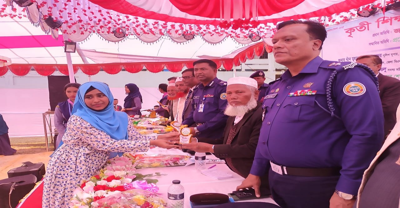 পিরোজপুরে মহিলা কলেজের কৃতি শিক্ষার্থী সংবর্ধনা