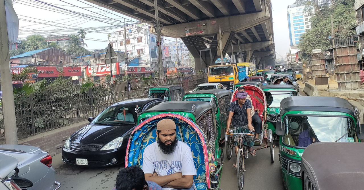 যানজটে নাকাল চট্টগ্রামবাসী, তিন মিনিটের পথে লাগছে ৫০ মিনিট