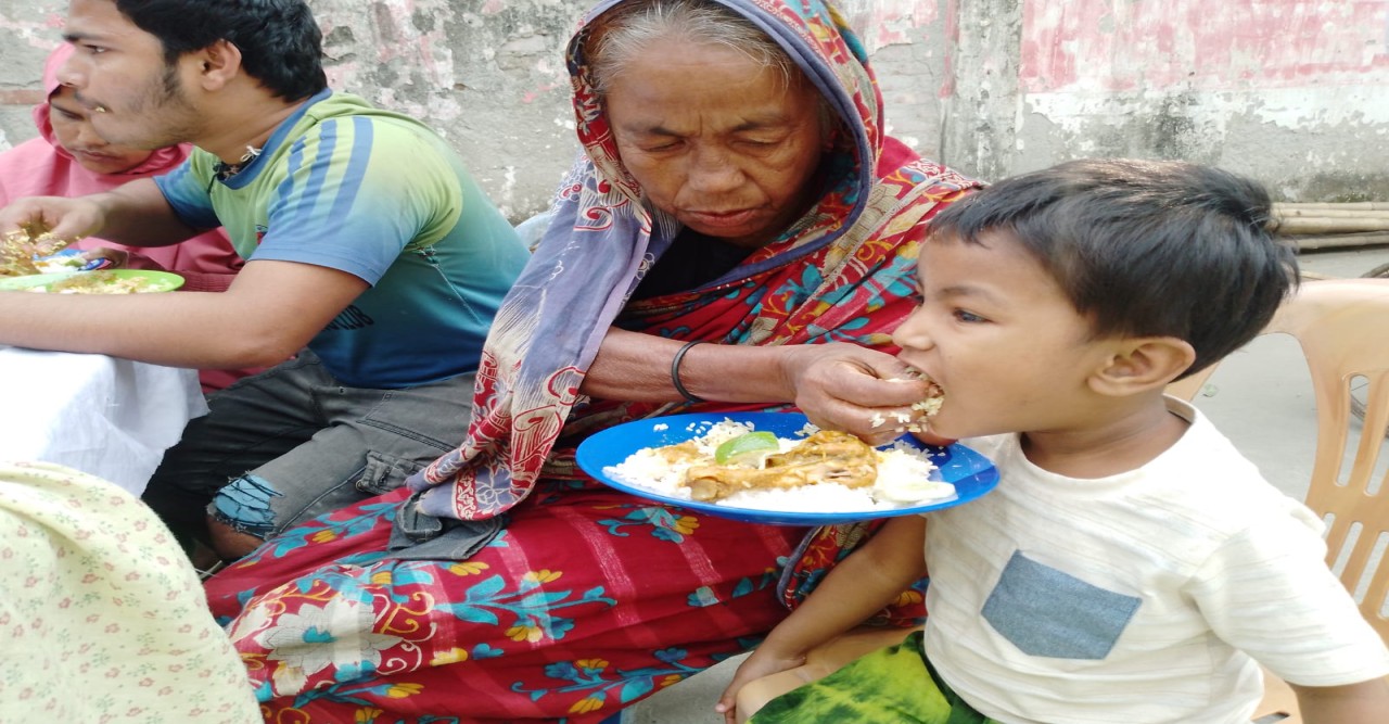 রাজধানীতে ১০ টাকায় মোড়ক পোলাও