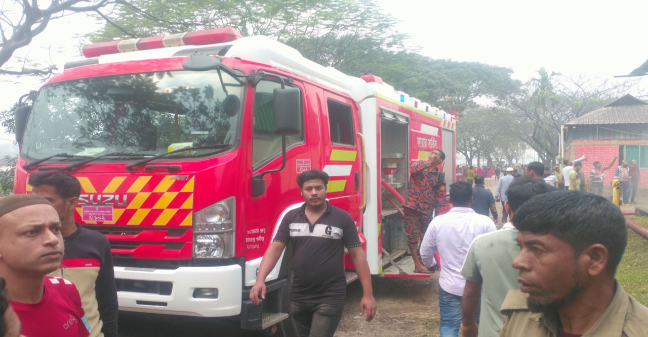 দুই ঘণ্টার চেষ্টায় গাজীপুরে কারখানার আগুন নিয়ন্ত্রণে