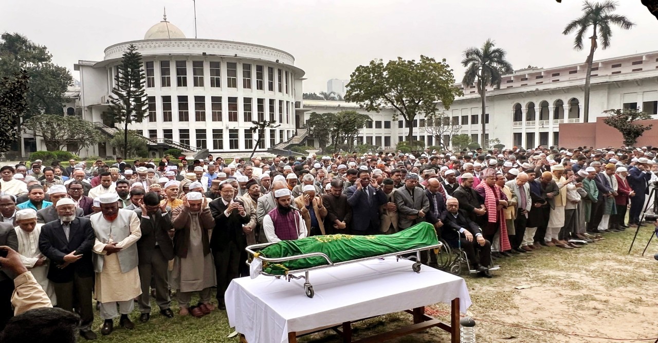 সুপ্রিম কোর্ট থেকে এ এফ হাসান আরিফকে শেষ বিদায়