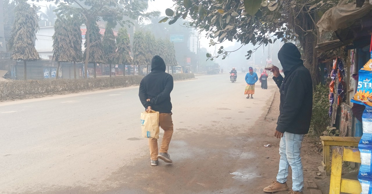 তীব্র শীতে ঝিনাইদহে বিপর্যস্ত জনজীবন