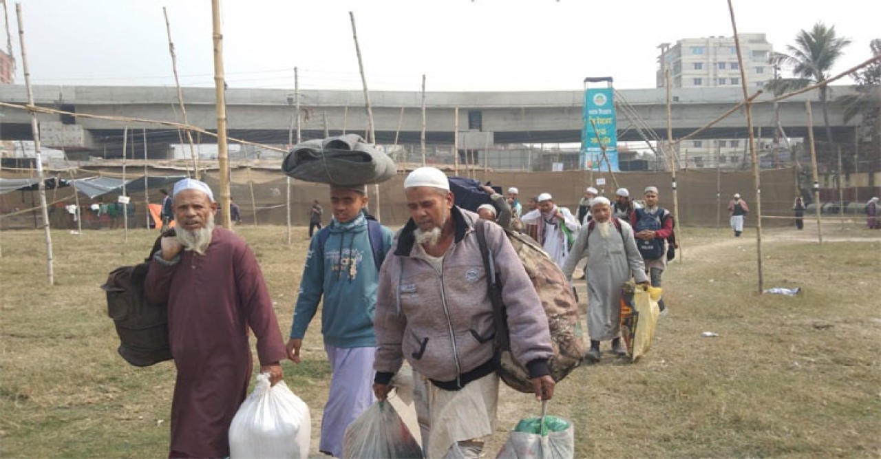 ইজতেমায় দলে দলে আসছেন মুসল্লিরা