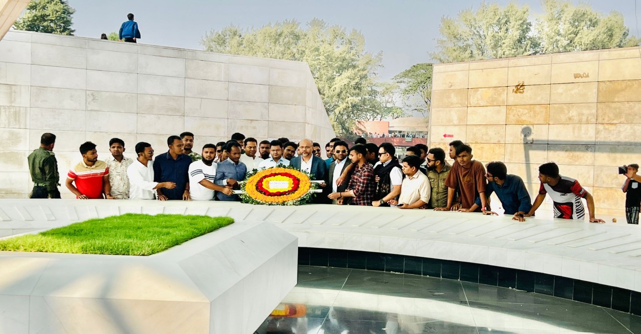 জিয়াউর রহমানের কবর জিয়ারত করলেন আসাদুজ্জামান আহমেদ
