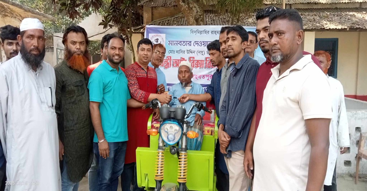 নাগরপুরে প্রতিবন্ধী নাসির উদ্দীন পেলেন অটোরিকশা