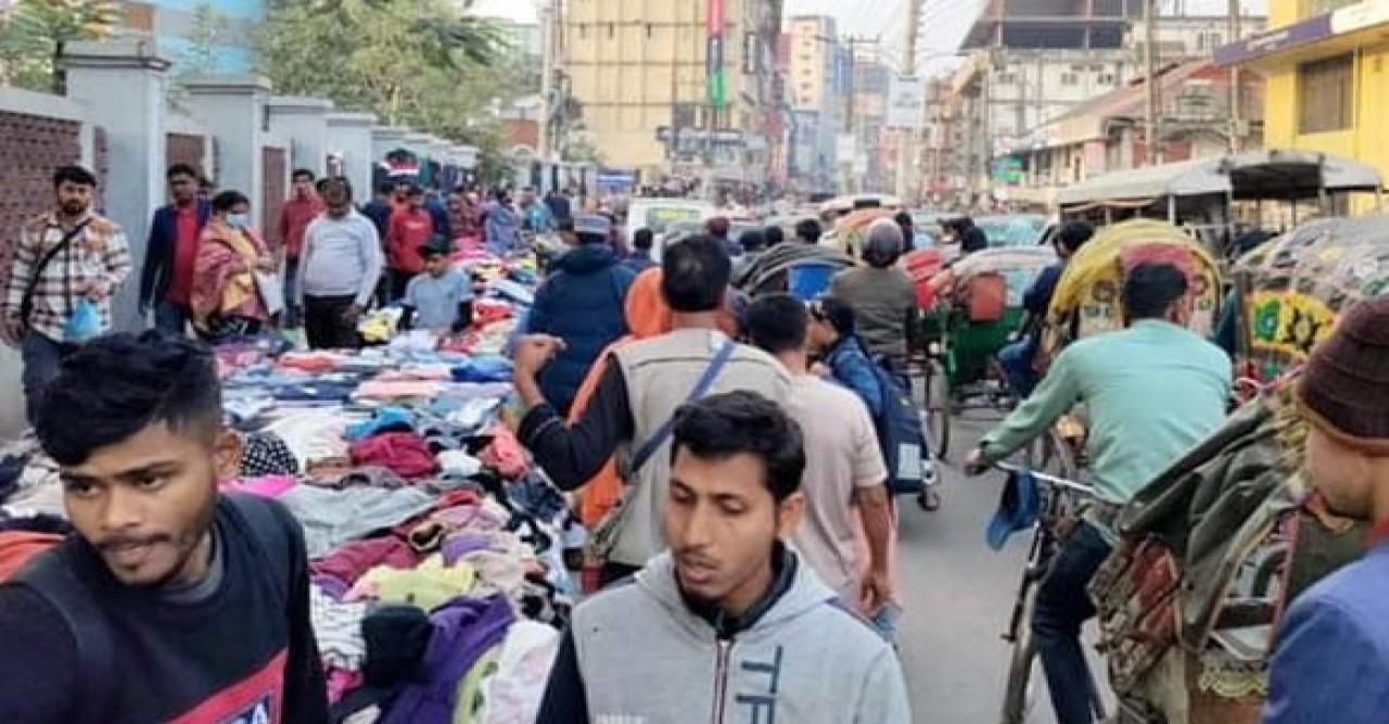 ❝ক্রেতা না আসার❞ অজুহাতে নির্ধারিত স্থানে বসছেন না হকাররা, 