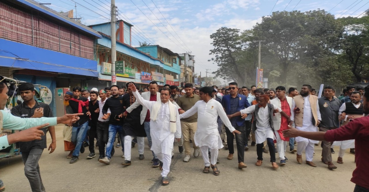 একযুগ পর জাপান প্রবাসী দূলাল চৌধুরীকে ফুলেল শুভেচ্ছায় বরণ করলো এলাকাবাসী