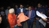 নাগরপুরে অসহায় দুস্থ শীতার্তদের মাঝে কম্বল বিতরণ