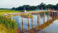 ২০ গ্রামের ভরসা কাঁঠের সেতু ভোগান্তিতে প্রায় ৪৫ হাজার মানুষ