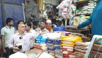 রোজার প্রথম দিন কারওয়ান বাজারে ভোক্তা অধিদপ্তরের অভিযান